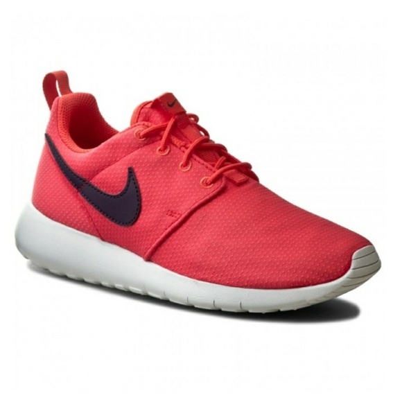 🔥SALE NWT Nike Roshe One (GS) Running Shoes… - Picture 2 of 6